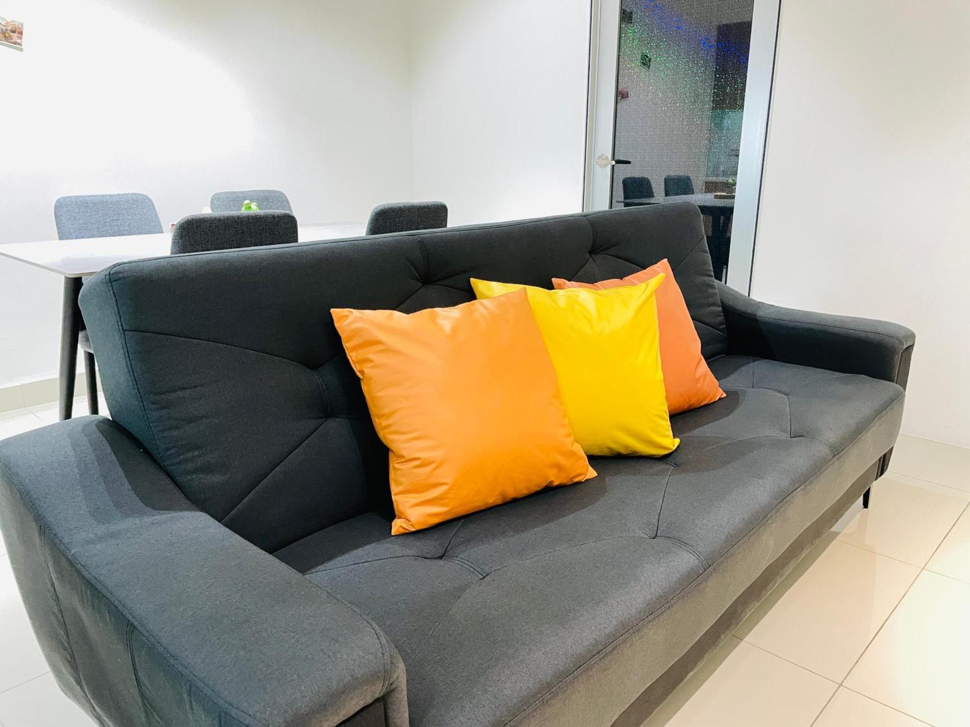 Palazio Mount Austin 2Br Studio Pool View With Tv Box-3 Plus 1 Pax C2-07 Τζόχορ Μπάχρου Εξωτερικό φωτογραφία
