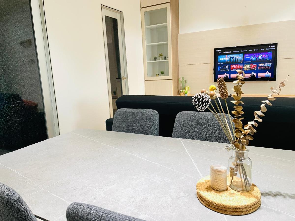 Palazio Mount Austin 2Br Studio Pool View With Tv Box-3 Plus 1 Pax C2-07 Τζόχορ Μπάχρου Εξωτερικό φωτογραφία
