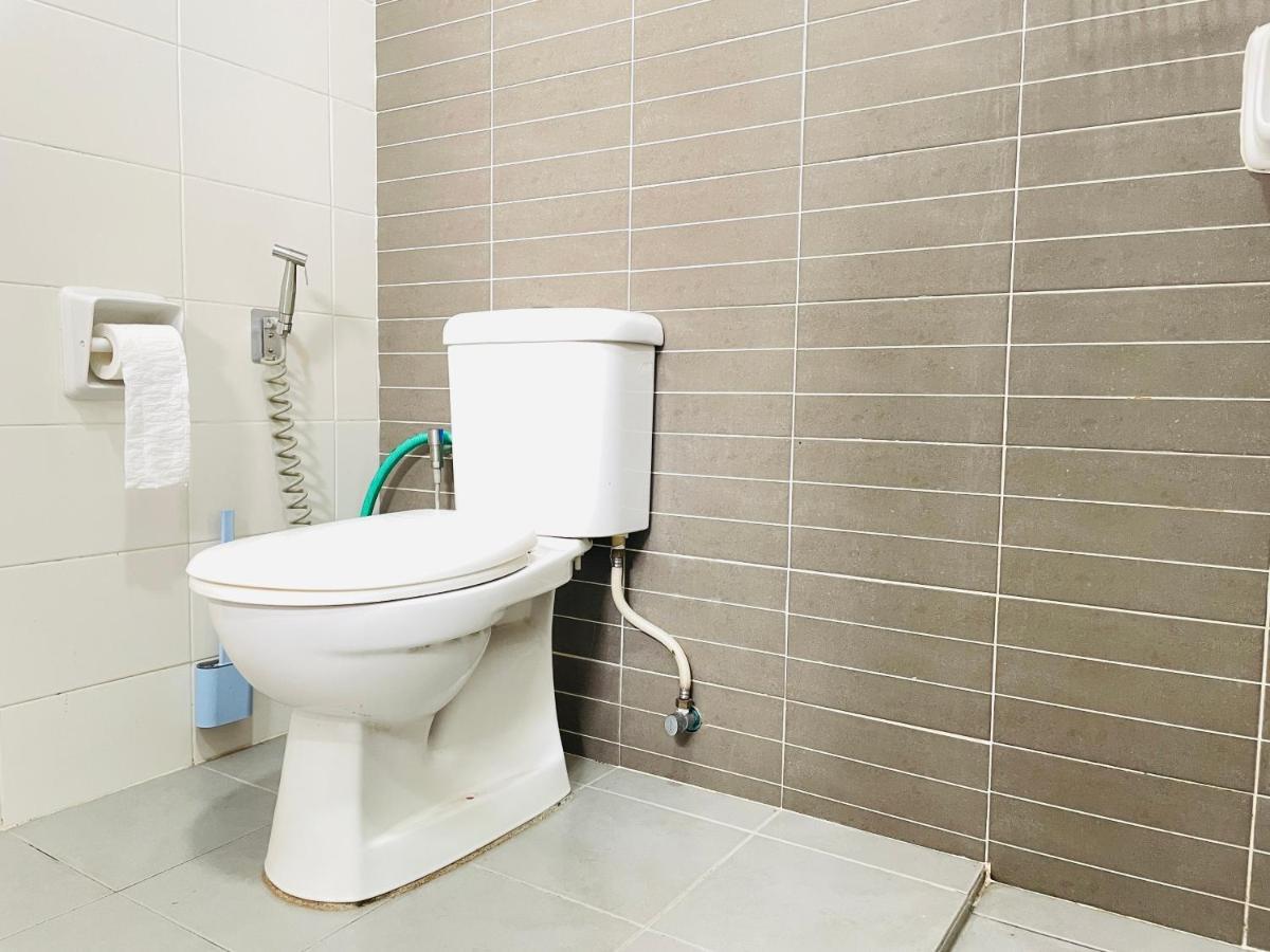 Palazio Mount Austin 2Br Studio Pool View With Tv Box-3 Plus 1 Pax C2-07 Τζόχορ Μπάχρου Εξωτερικό φωτογραφία